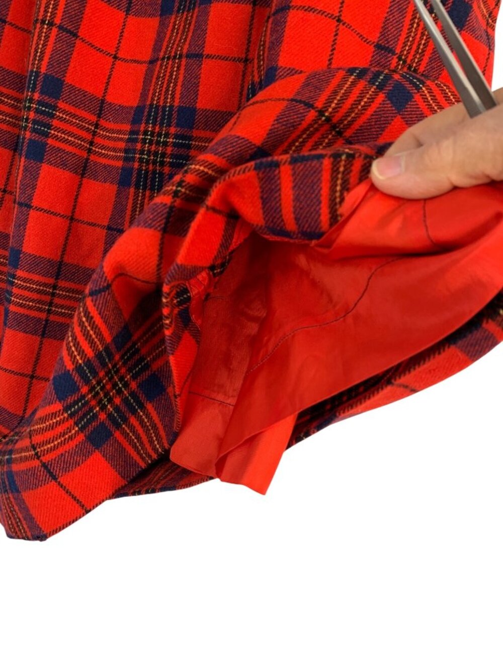Vintage 70s Pendleton Red Leslie Tartan Wool Midi Skirt USA 10/12 Moth Holes - Picture 9 of 16